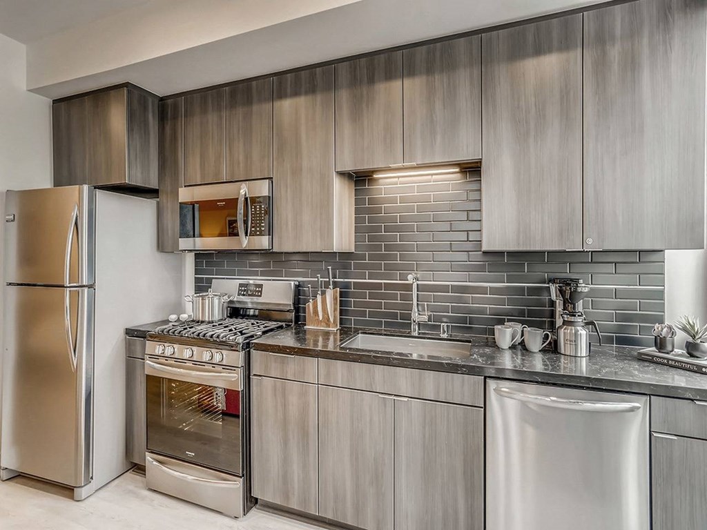 Sentral DTLA 755 Fully Equipped Kitchens