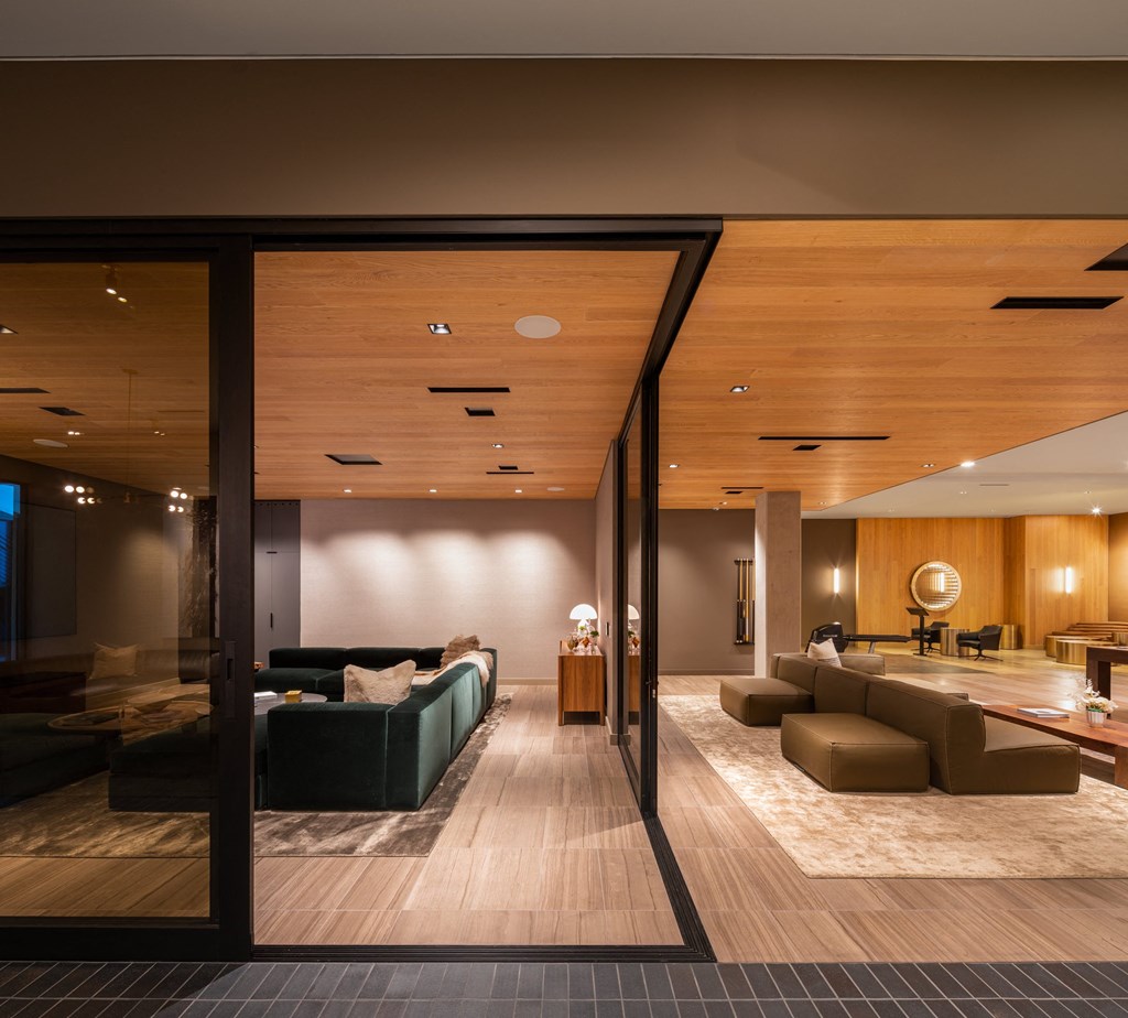 The 9,300-square-foot amenity suite offers a
thoughtfully appointed selection of social, lifestyle,
and wellness offerings