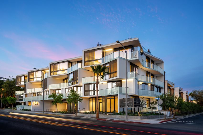 Private homes for lease in exclusive Marmol Radnizer-designed West Hollywood building - Photo Gallery 1