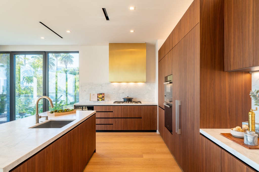 Poliform kitchens
complement Marmol Radziner’s luxe minimalist
California Modernism aesthetic
