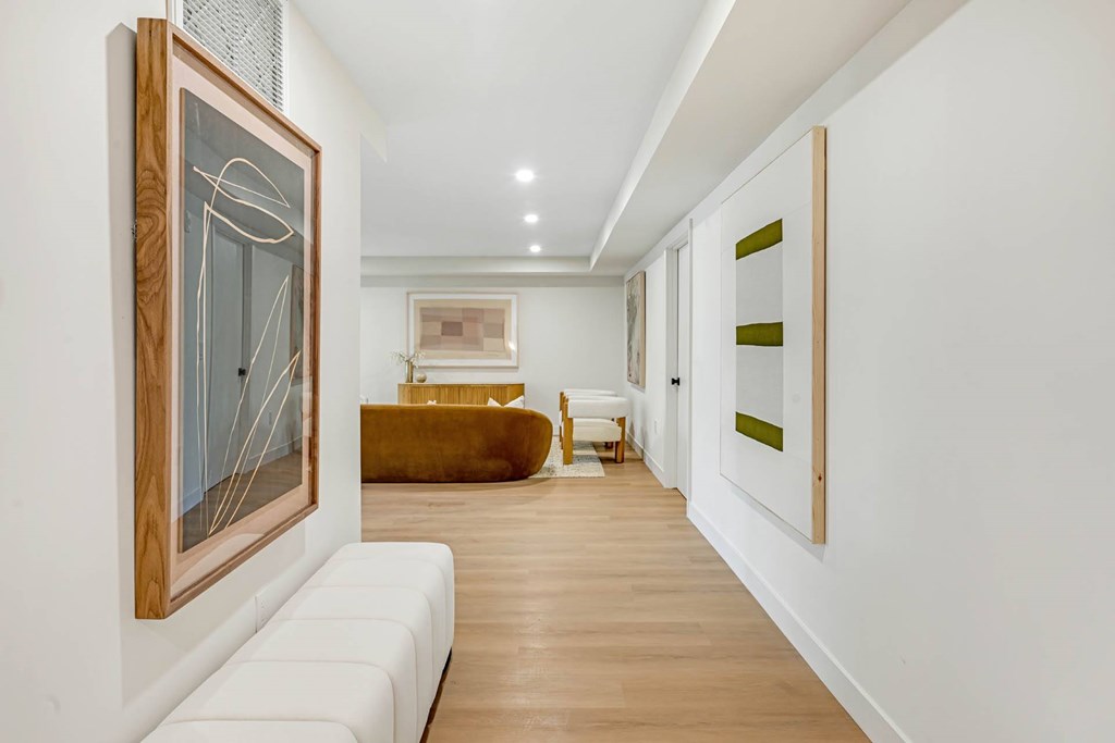 Palma Beverly Hills 2BR Entryway