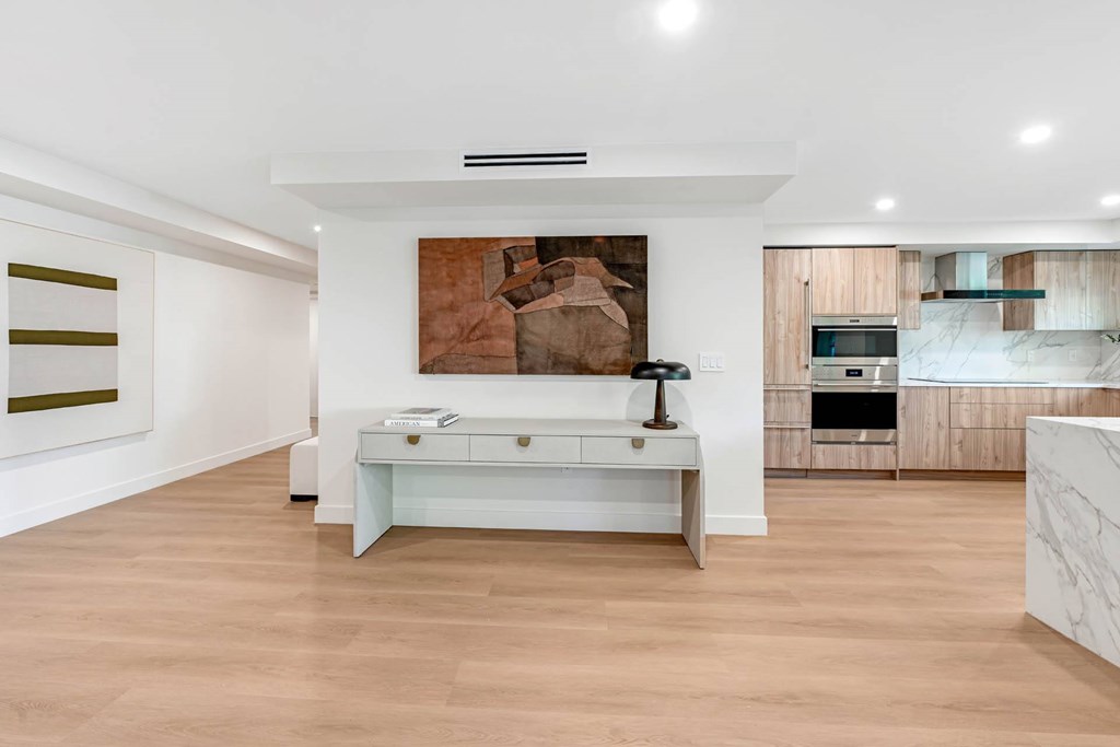 Palma Beverly Hills 2BR Office Nook