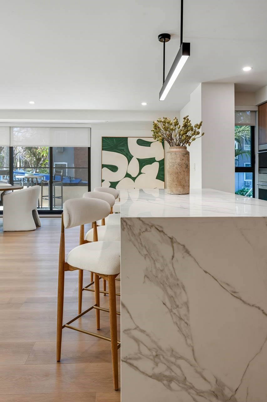 Palma Beverly Hills 1BR Kitchen Island