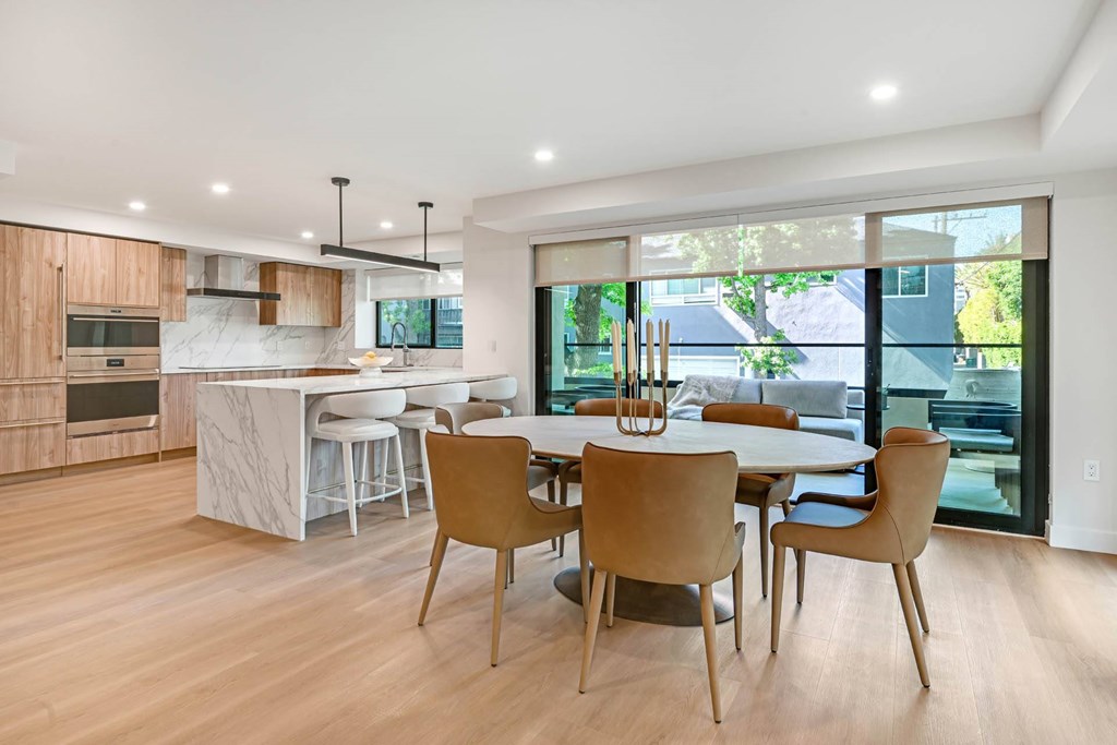 Palma Beverly Hills 1BR Dining Area