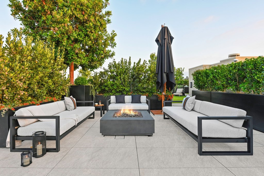 Palma Beverly Hills Rooftop Terrace with Fire Pit and Seating