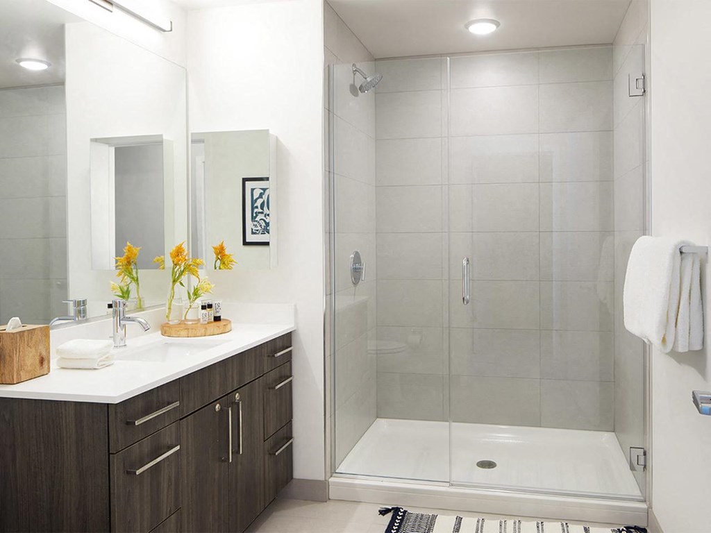 Sentral Michigan Avenue One-Bedroom Bathroom
