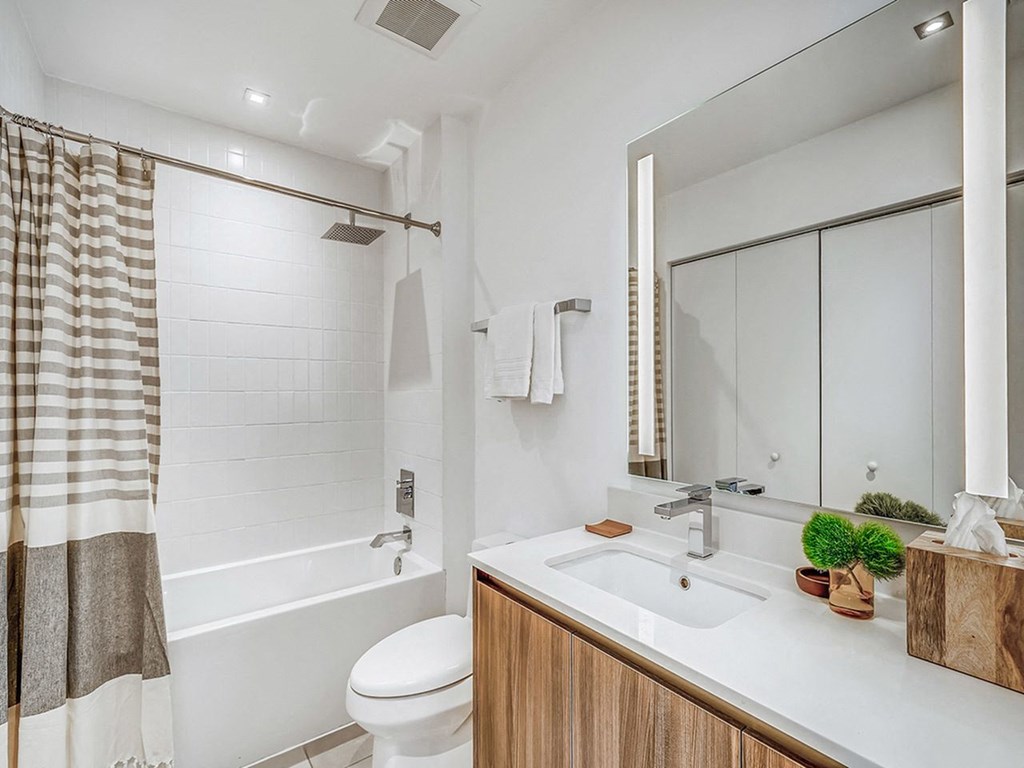 Sentral Wynwood Studio Bathroom