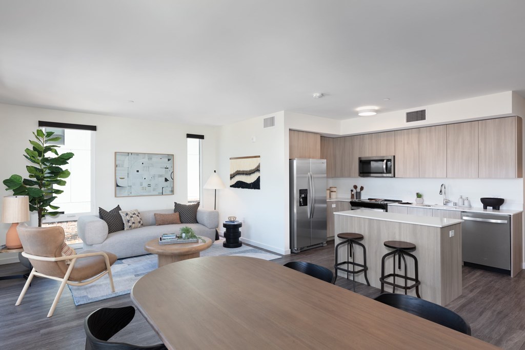 Open studio, 1, 2 & 3-bedroom apartments and townhomes at Star Harbor in Alameda, CA.