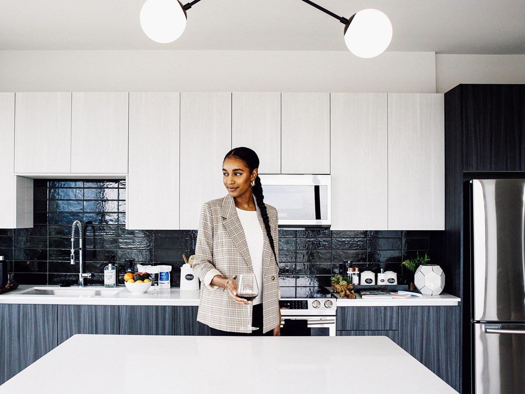 Fully-equipped kitchens with stainless-steel appliances Sentral West Midtown at Star Metals Fully-Equipped Kitchen