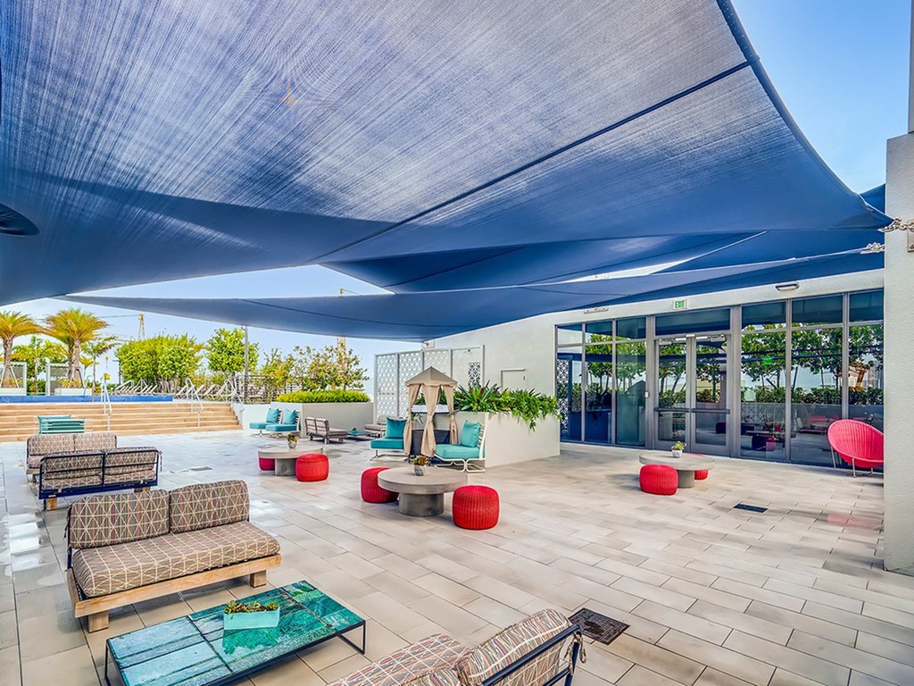 Sentral Wynwood Rooftop Pool Lounge