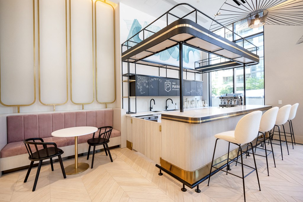 Café  & Wine Bar in the Lobby Lounge