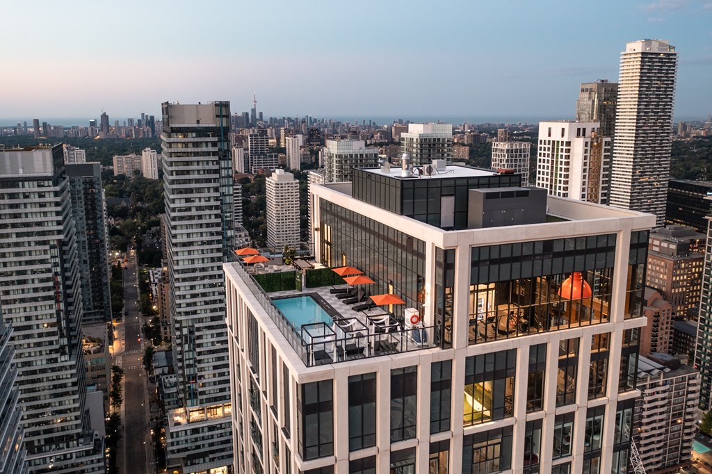 LIDO - Signature Rooftop Pool