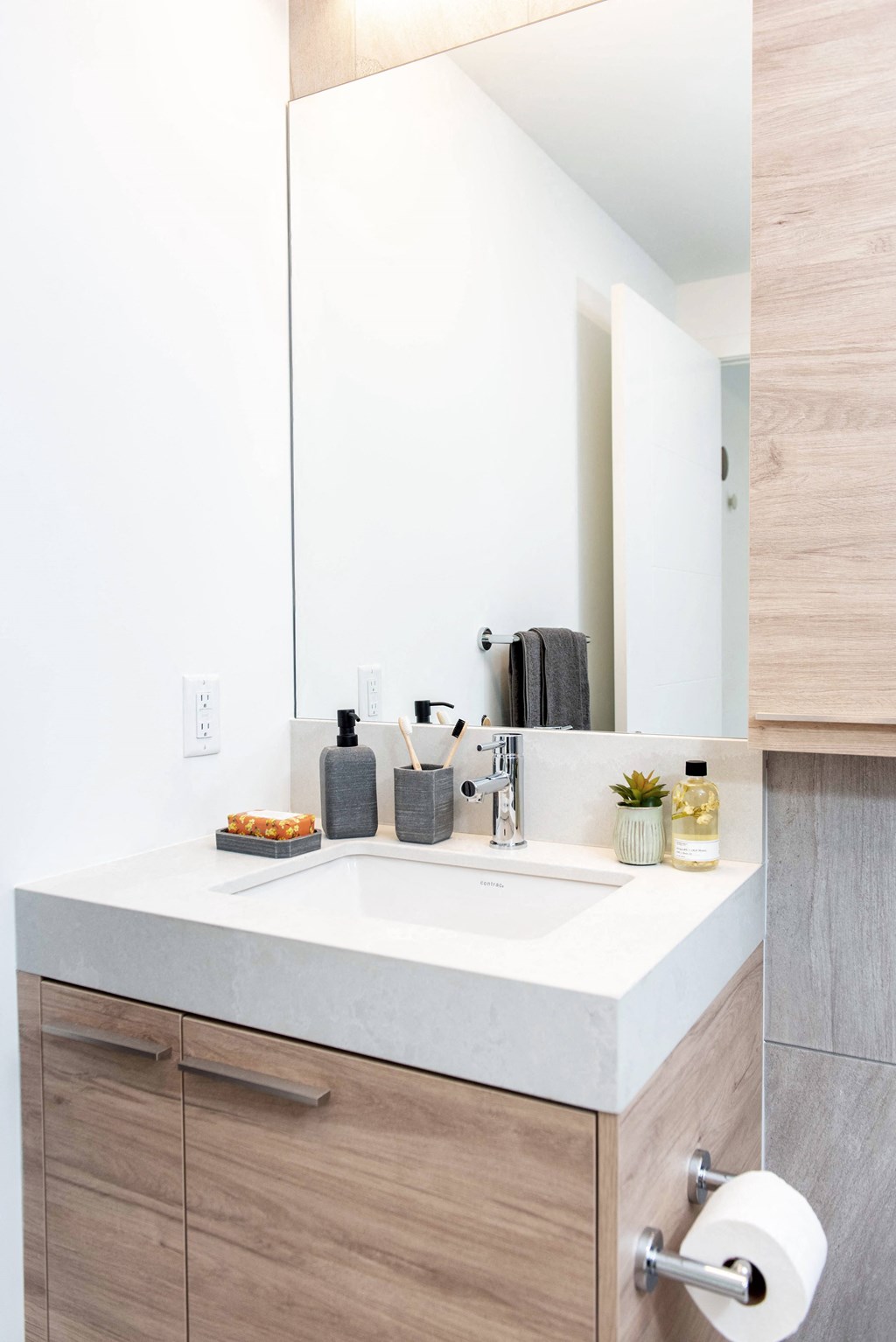 Quartz Counters in Bathroom