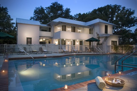 Swimming Pool at Grande Oaks Apartments in Tampa FL