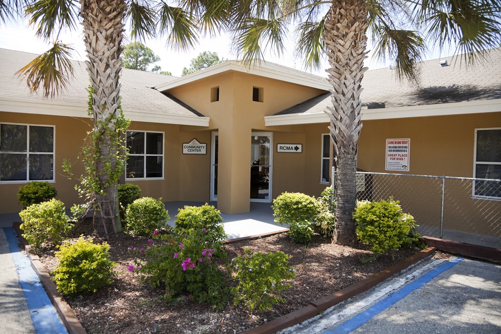 Exterior at Mira Verde Affordable Apartments in LaBelle FL