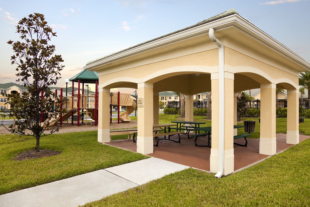 Picnic Areas at Laurel Oaks Affordable Apartments in Leesburg FL
