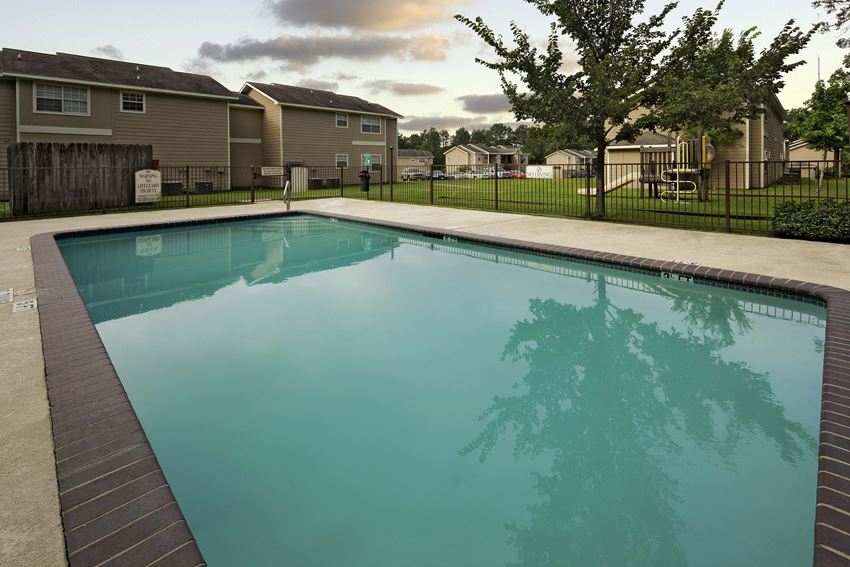 High Pointe Plaza Ltd Apartments, 3507 N John Redditt Drive, Lufkin, TX