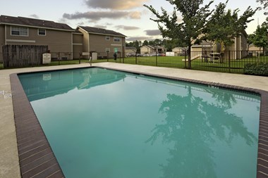 Swimming Pool at Highpointe Plaza Apartments in Lufkin TX
