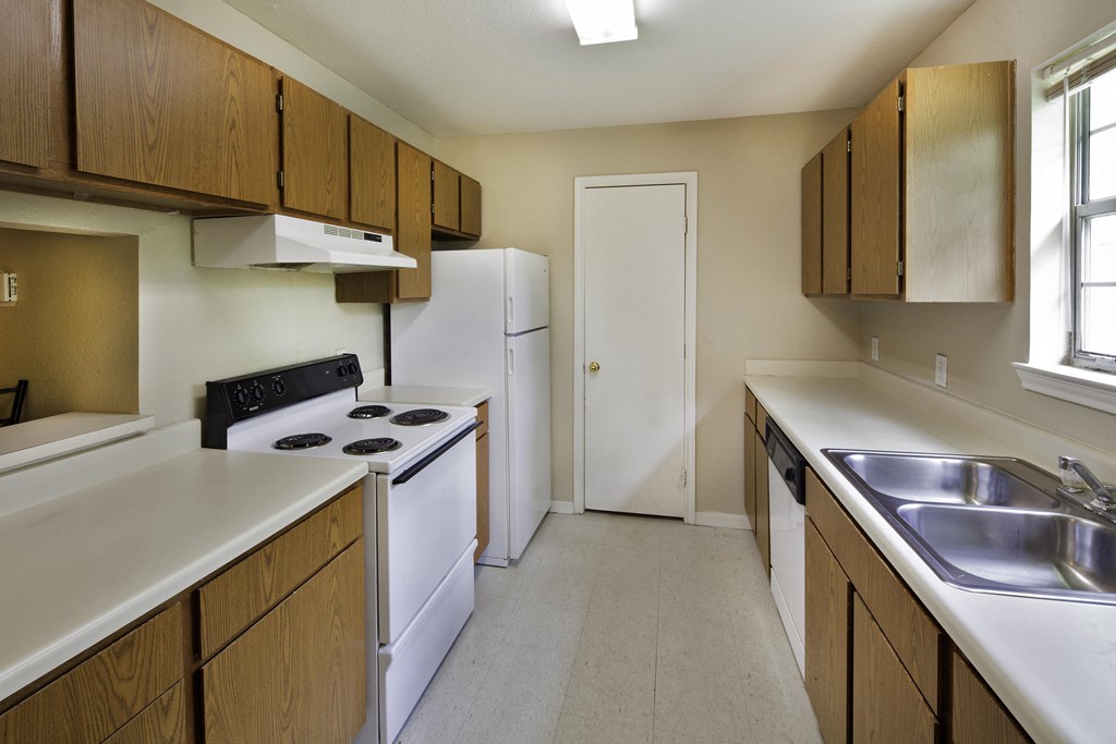 Kitchen at High Pointe Plaza Apartments in Lufkin TX