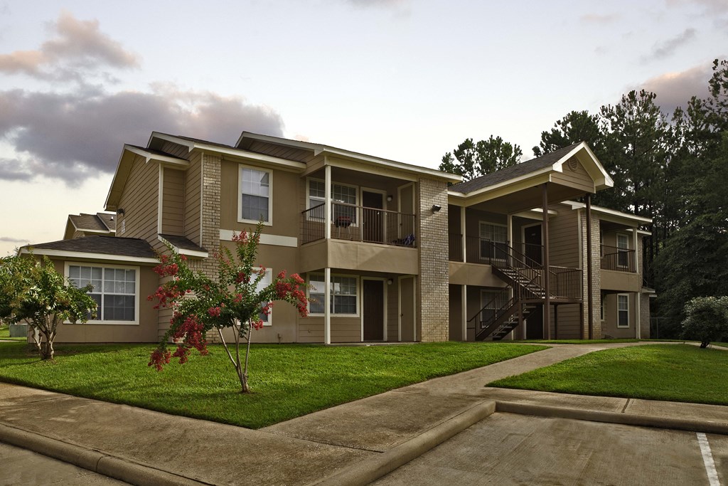 High Pointe Plaza Ltd Apartments, 3507 N John Redditt Drive, Lufkin, TX