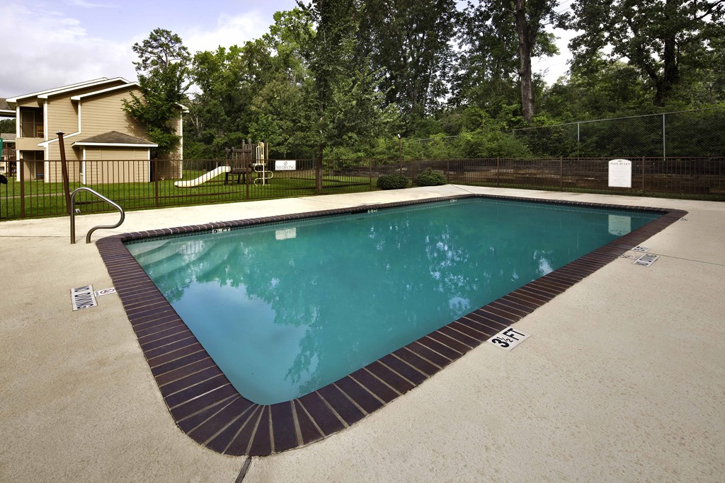 Swimming Pool at High Pointe Plaza Apartments in Lufkin TX