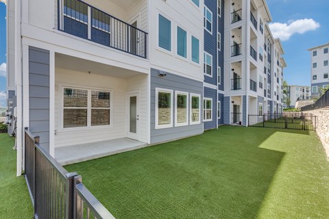 Apartments with Yards in Austin TX at Ivy Heights