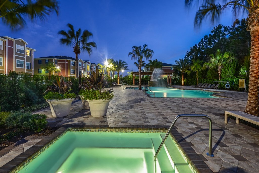 Swimming pool and spa The Amalfi Clearwater Apartments