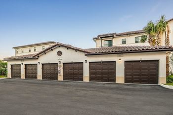 Apartments with Garages in Kendall, FL