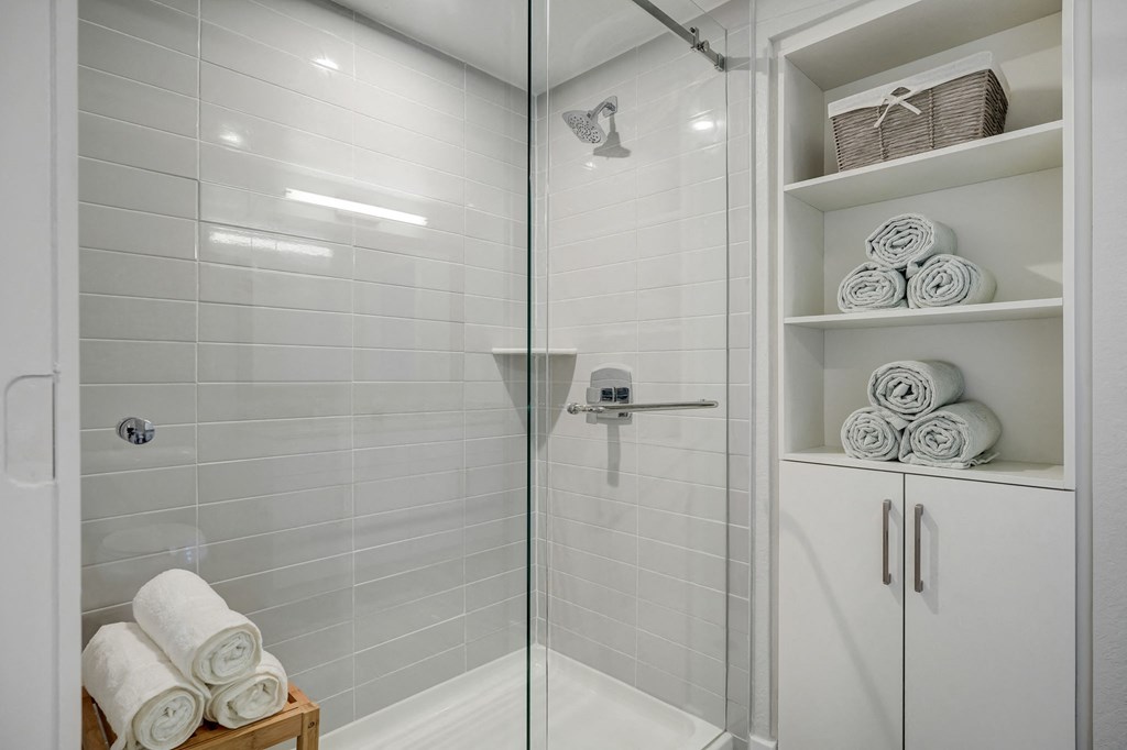Elegant Bathrooms with Designer Finishes at Everly Luxury Apartments in Naples FL