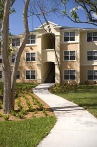 a sidewalk in front of an apartment building