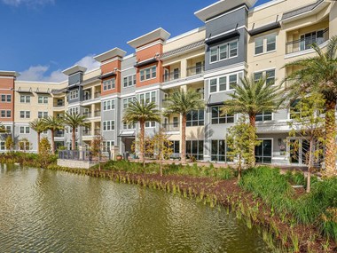 Grady Square Luxury Apartments in Tampa FL