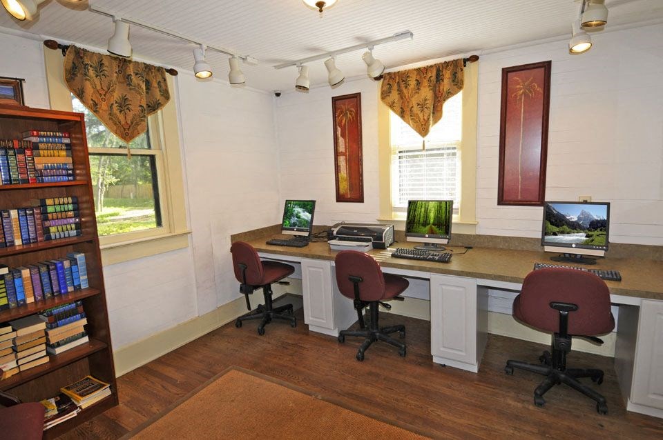 Business Center at Grande Oaks Apartments in Tampa FL