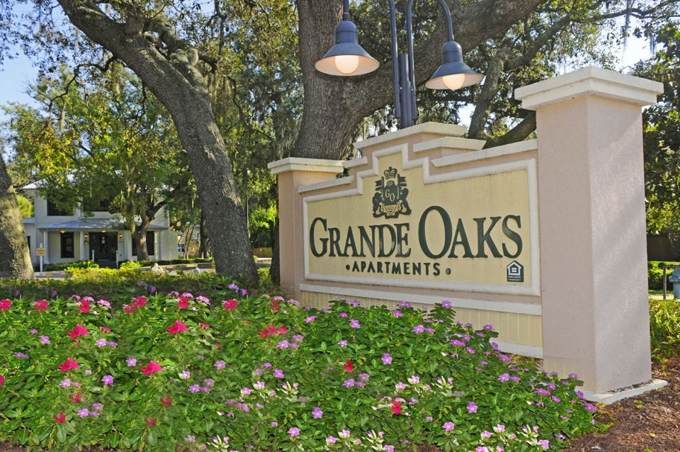 Grande Oaks Apartments in Tampa FL