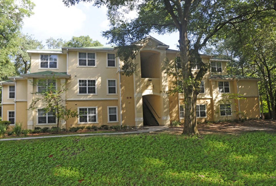 Grande Oaks Apartments in Tampa FL