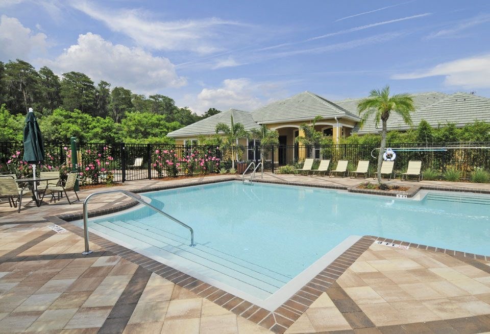 Swimming Pool at Hunt Club Apartments in Tampa FL