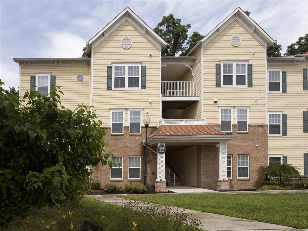 Spring Manor Apartments, 600 Spring Manor Circle, Poughkeepsie, NY