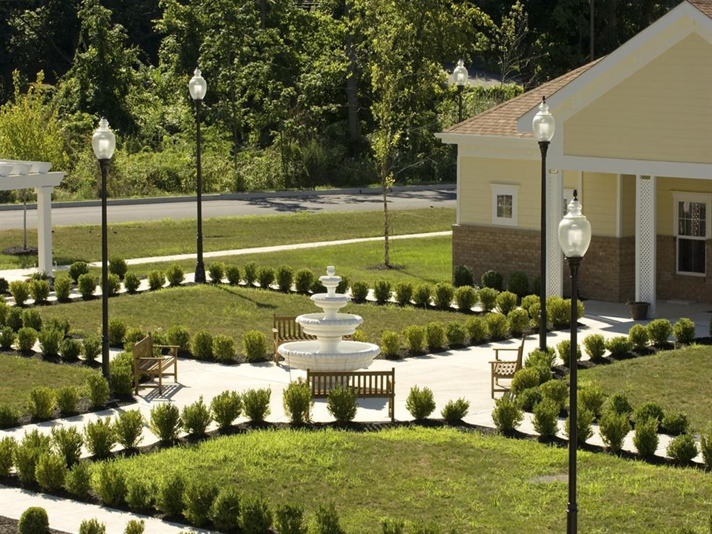 Garden Courtyard at Spring Manor Senior Apartments in Poughkeepsie, NY