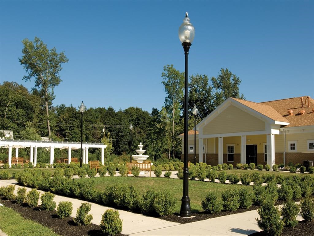 Garden Courtyard at Spring Manor Senior Apartments in Poughkeepsie, NY