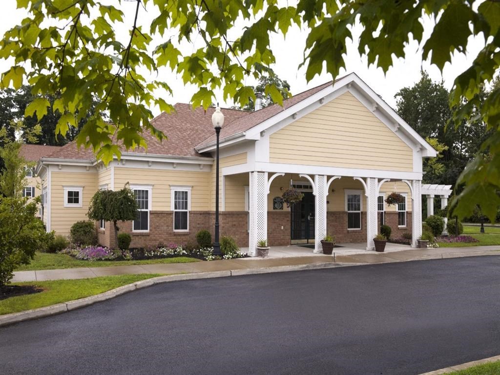 Spring Manor Apartments, 600 Spring Manor Circle, Poughkeepsie, NY