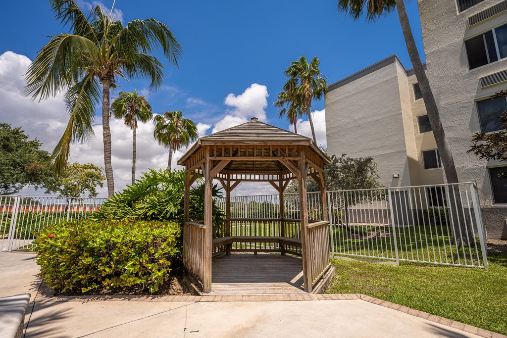 Gazebo at Riverview House Senior Apartments in Lake Worth FL