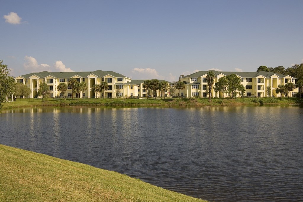 Lake View at Belleair Place Apartments in Clearwater FL