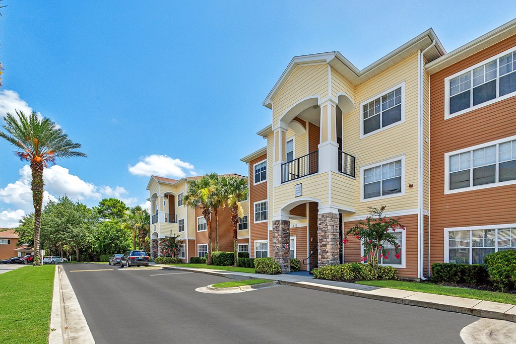 exterior apartments at Grandeville on Saxon, Orange City