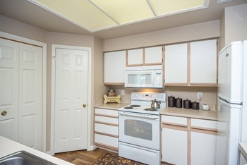 Kitchen with white appliance package | Sedona Springs - Photo Gallery 16