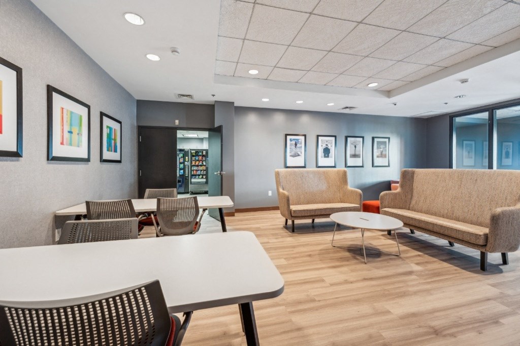 a clubroom with seating and a coworking space at Residences at Manchester Place in Manchester, New Hampshire