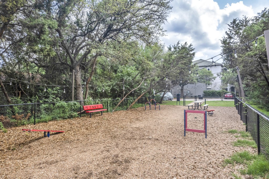 Dog Bark at River Stone Ranch, Austin, TX, 78749