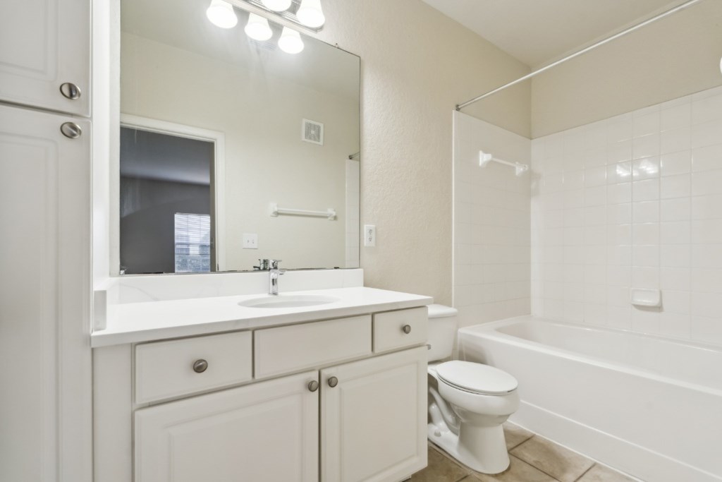 Bathroom with Quartz countertops at Ballantrae Apartments, Florida