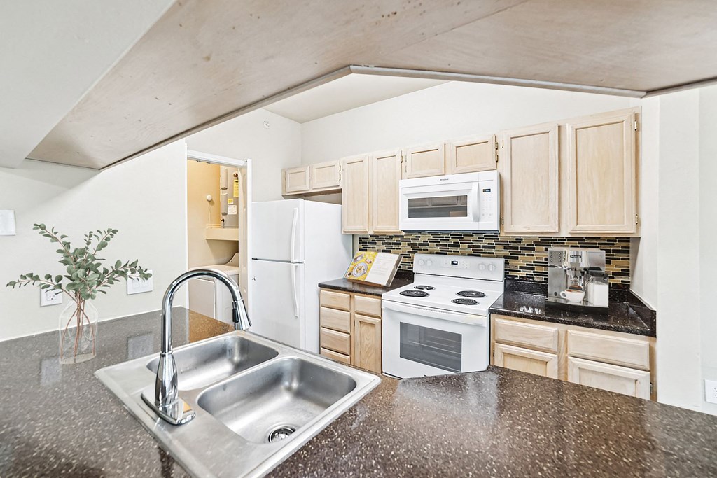 Kitchen Kitchen at Madison at the Arboretum, Austin