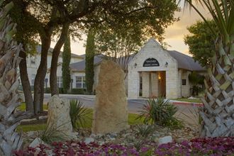 335 Cypress Creek Road 1-3 Beds Apartment for Rent - Photo Gallery 1
