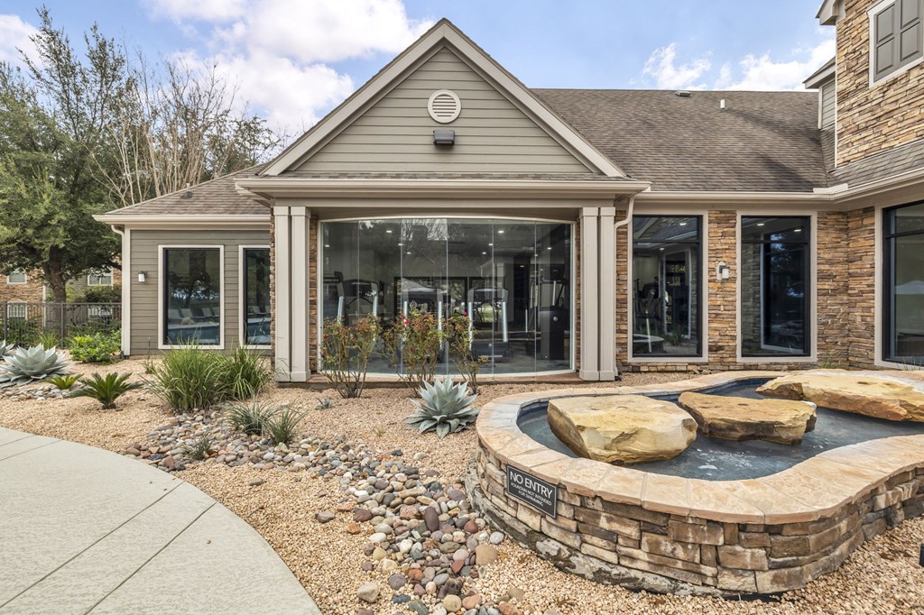Beautifully manicured grounds at The Lodge at Lakeline Village, Cedar Park, TX
