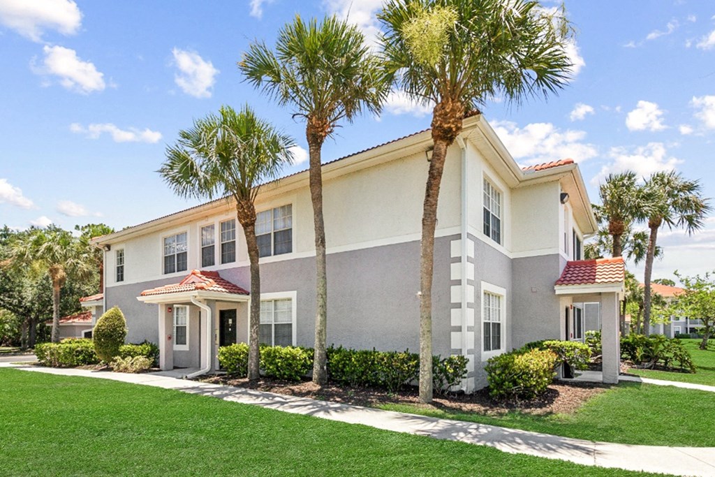 apartment exterior at Ashlar in Fort Myers, Florida